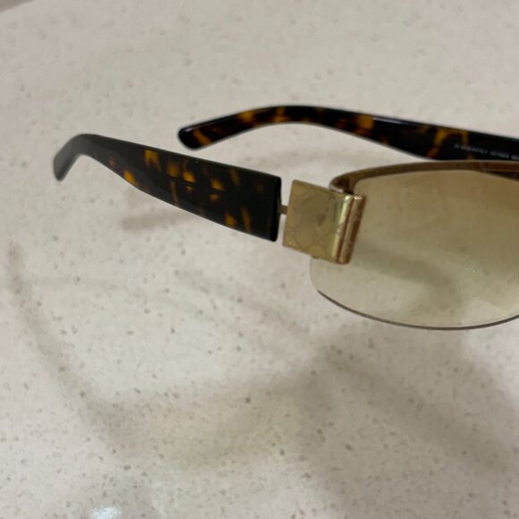 These are Vintage Gucci GG 1799/S Sunglasses